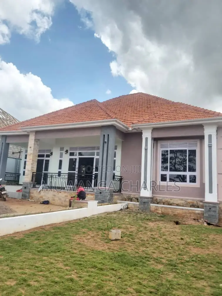 4bdrm Bungalow in Fs Properties Ltd, Kira for sale
