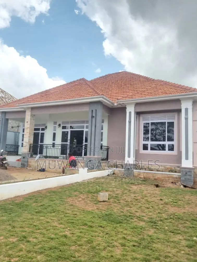 4bdrm Bungalow in Fs Properties Ltd, Kira for sale