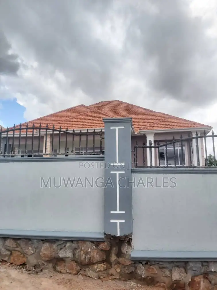 4bdrm Bungalow in Fs Properties Ltd, Kira for sale