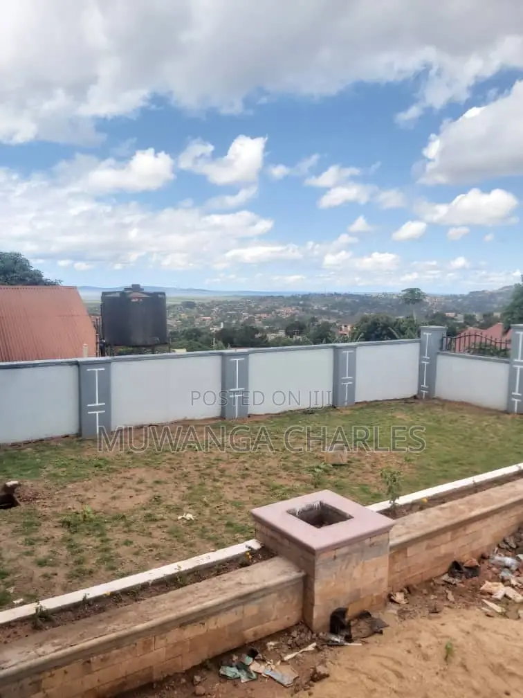 4bdrm Bungalow in Fs Properties Ltd, Kira for sale