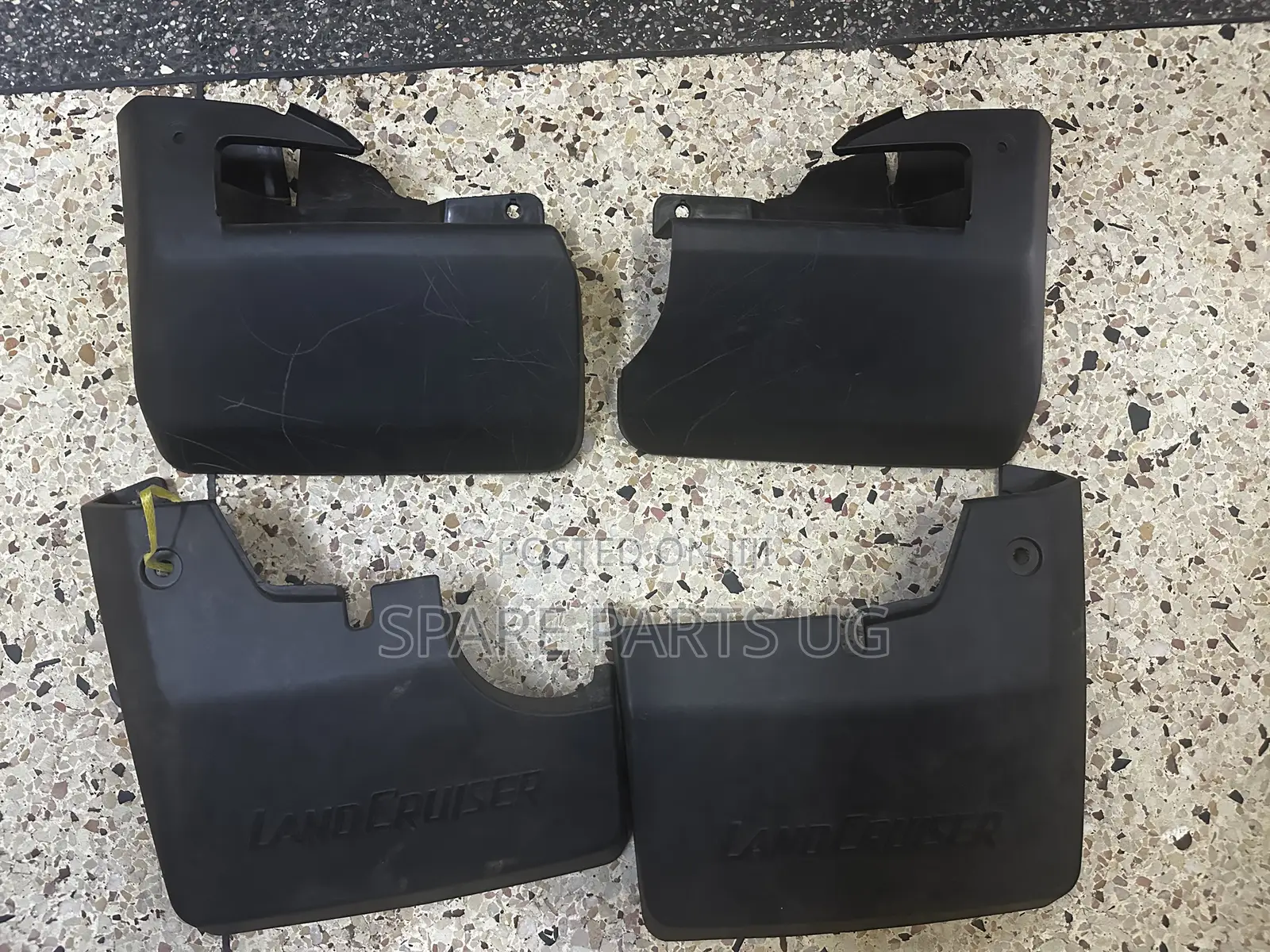 Landcruiser Hardtop Mudflaps for Car With Mouldings