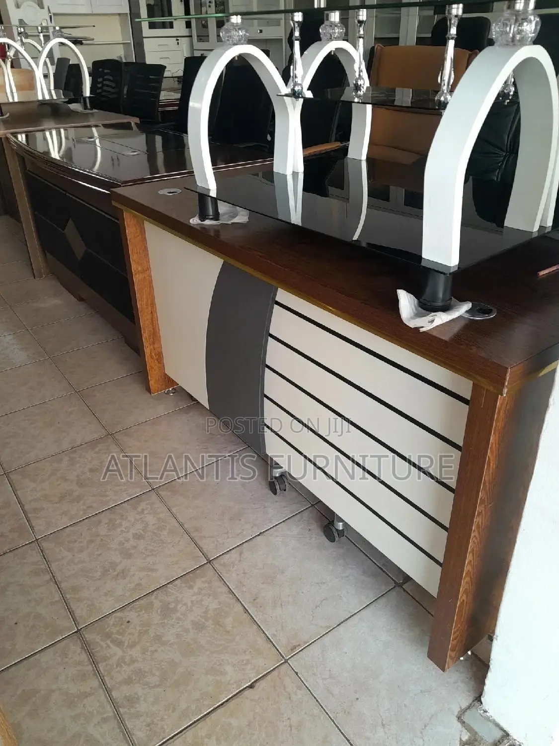 Plastic and Wood Executive Offices Desk (140cm)