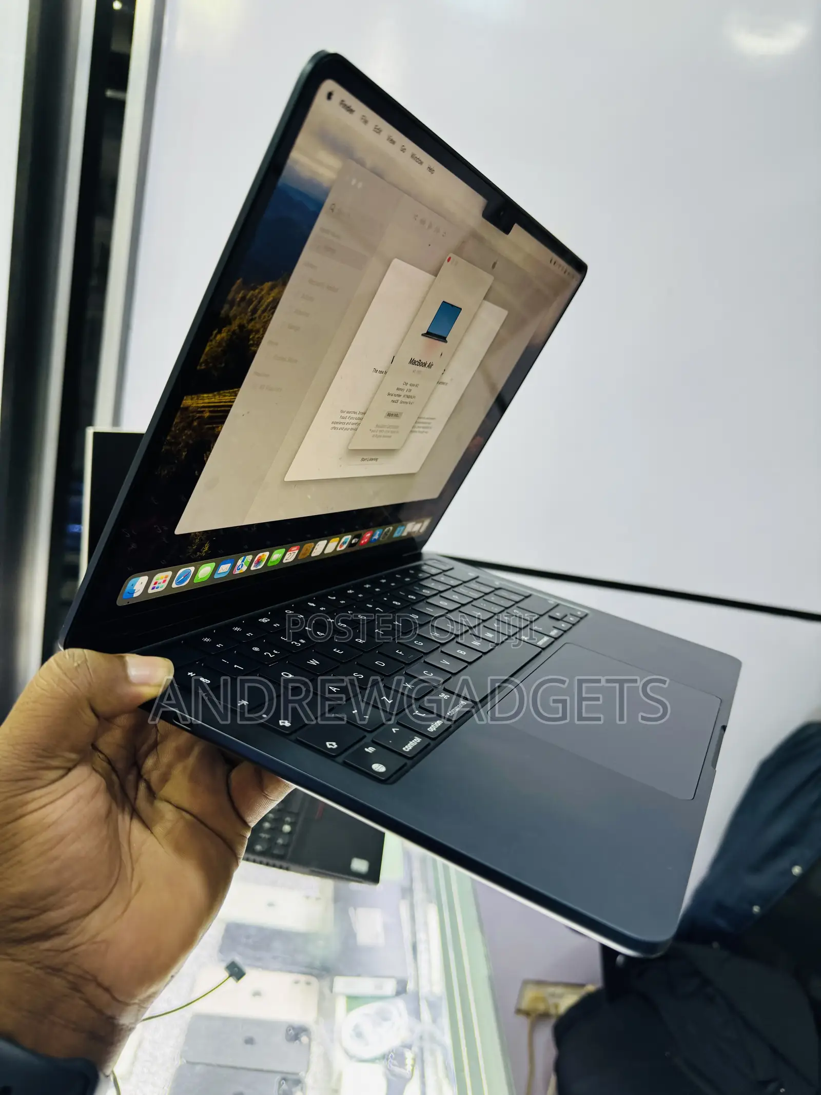 Laptop Apple MacBook Air 2022 M2 8GB Apple M2 SSD 256GB