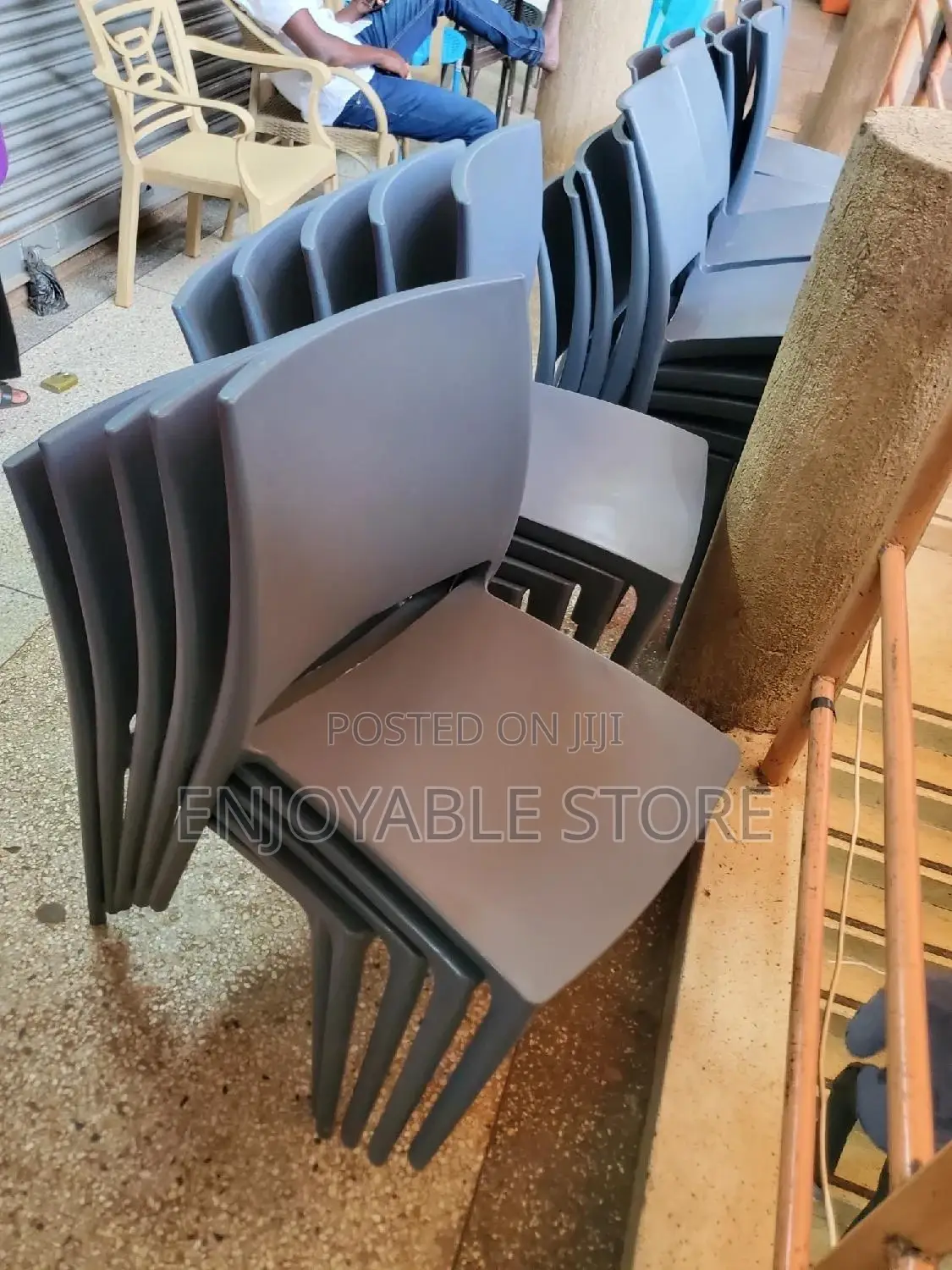 Plastic Chairs Plastic Chairs
