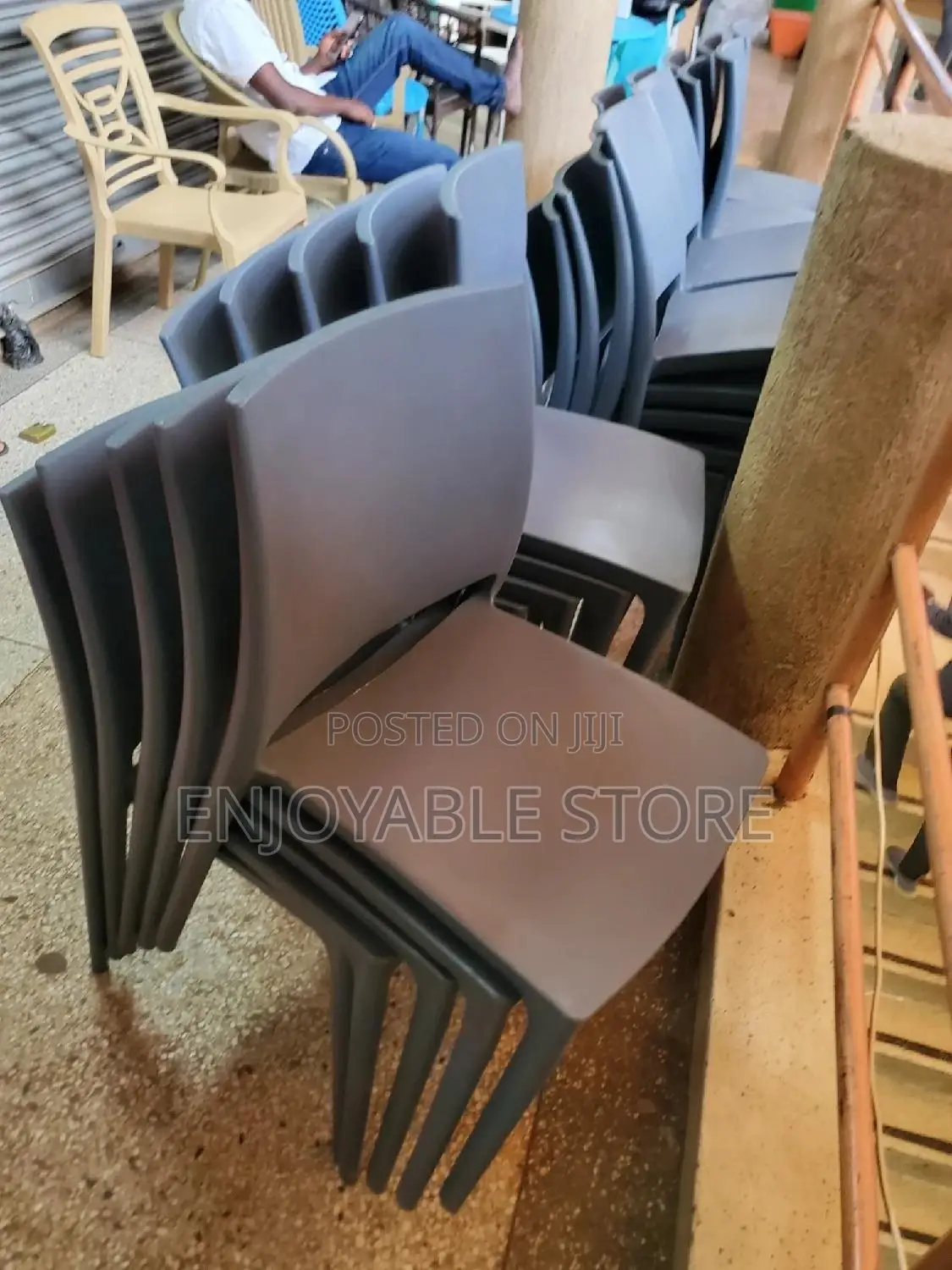 Plastic Chairs Plastic Chairs