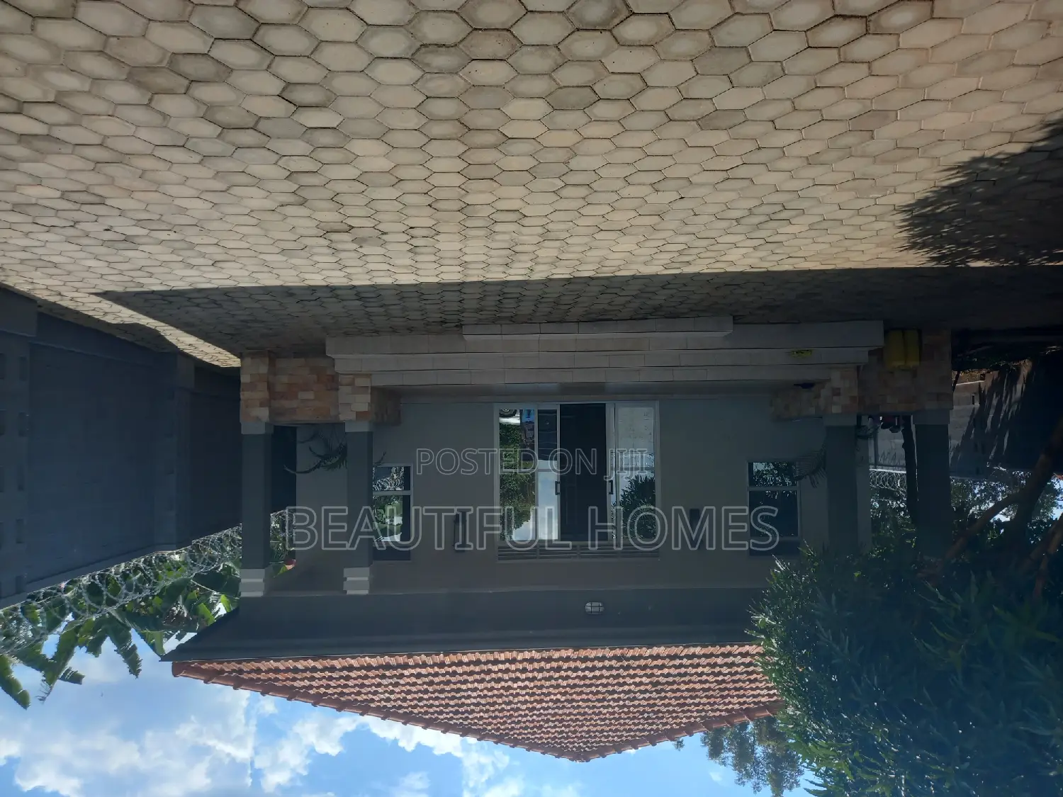 Furnished 4bdrm House in Kira for sale
