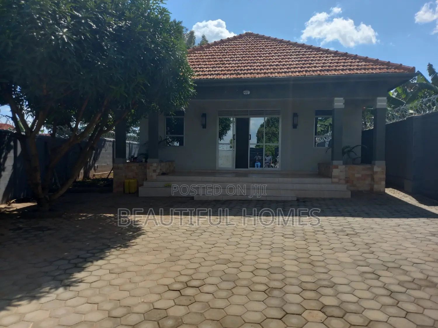 Furnished 4bdrm House in Kira for sale