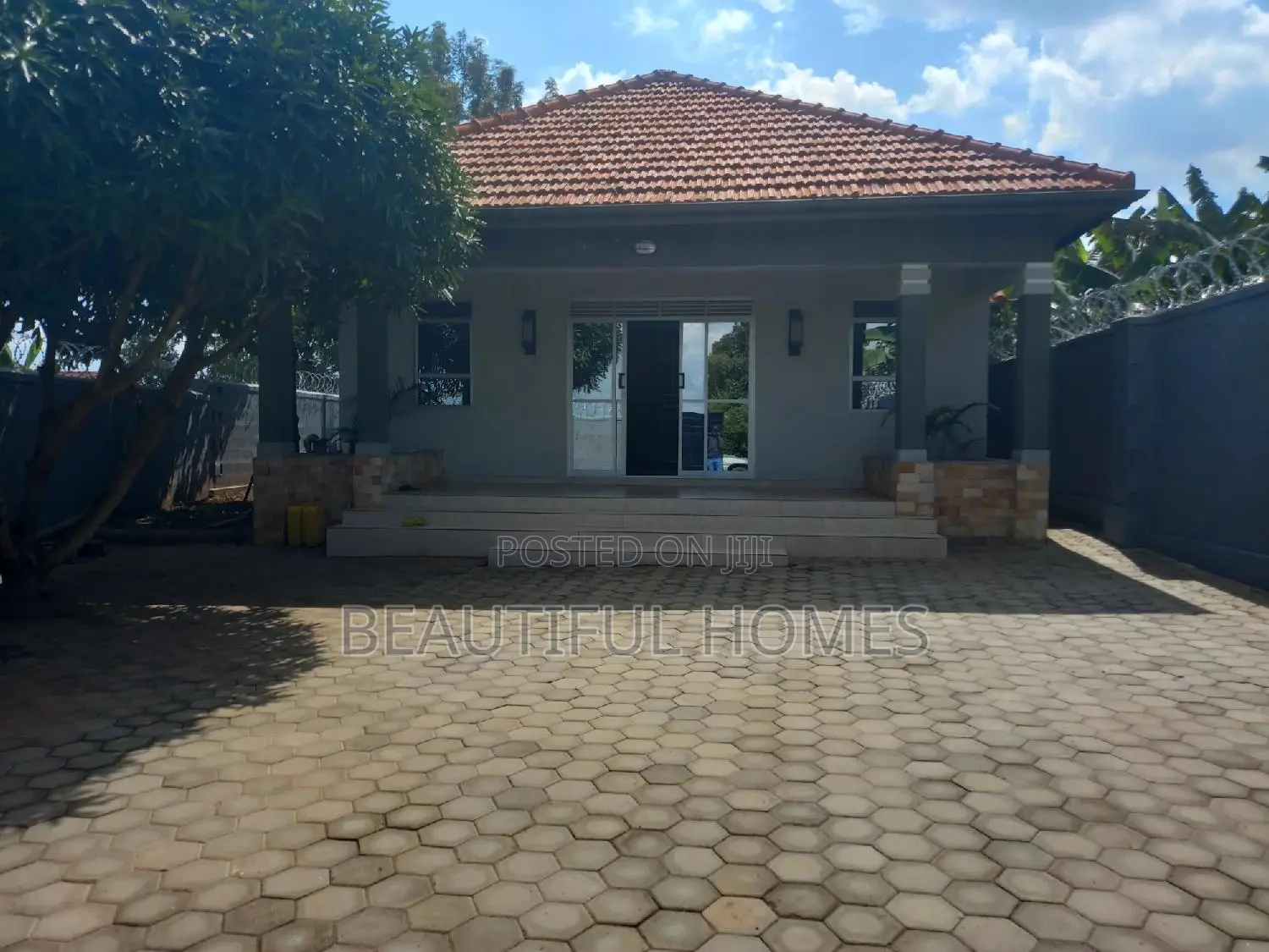 Furnished 4bdrm Bungalow in Kira for sale