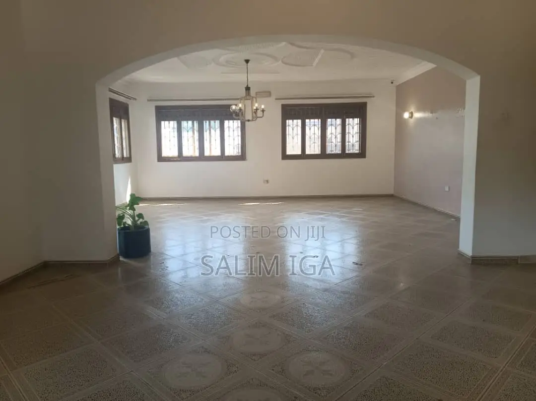 5bdrm Duplex in Kololo Property, Central Division for rent