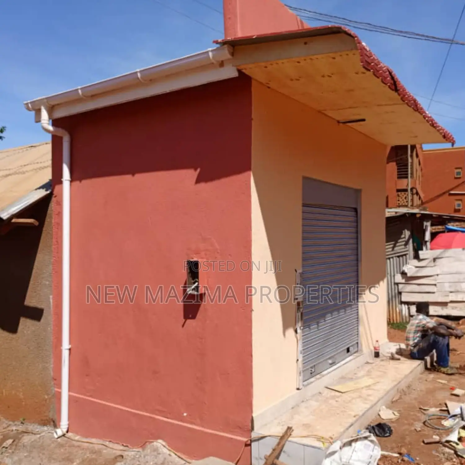 Verybusy One Commercial Single Shop Onforcedsale in Makindye