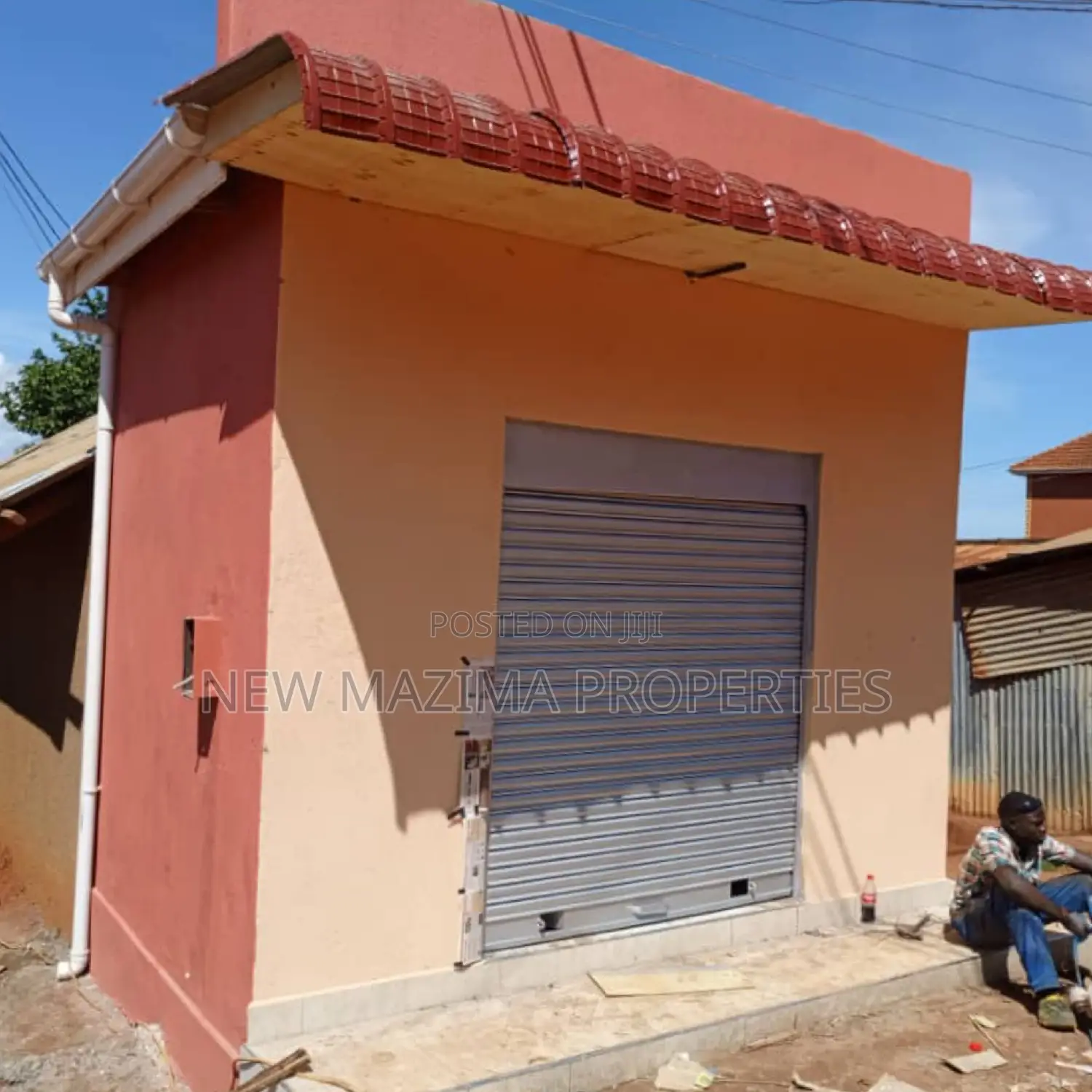 Verybusy One Commercial Single Shop Onforcedsale in Makindye
