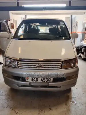 Photo - Toyota Regius 1999 White