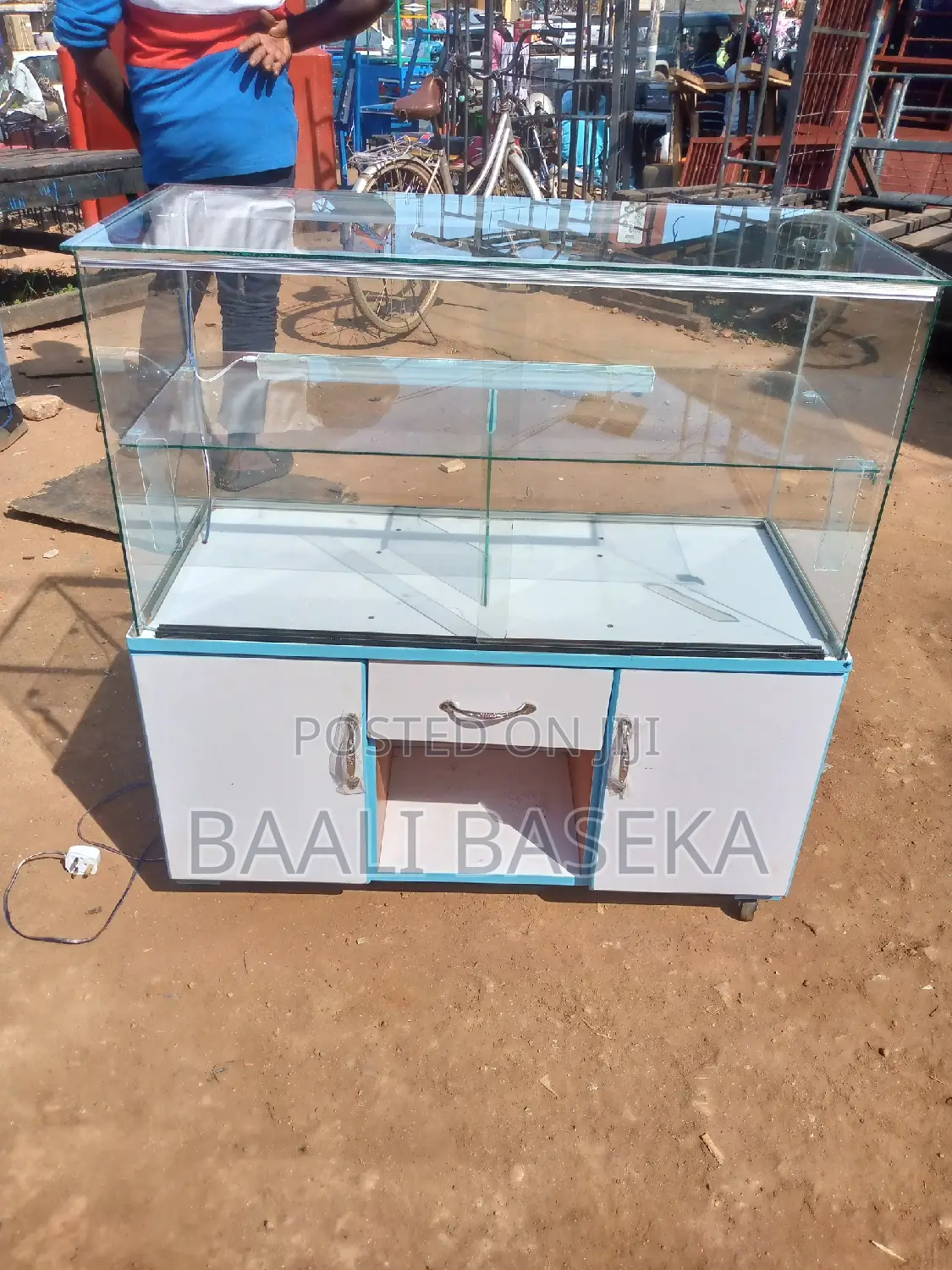 Counter Display/White Colour/3ft Distance