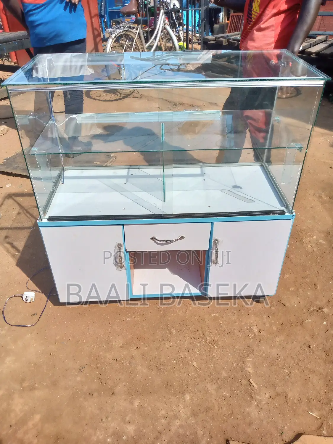 Counter Display/White Colour/3ft Distance