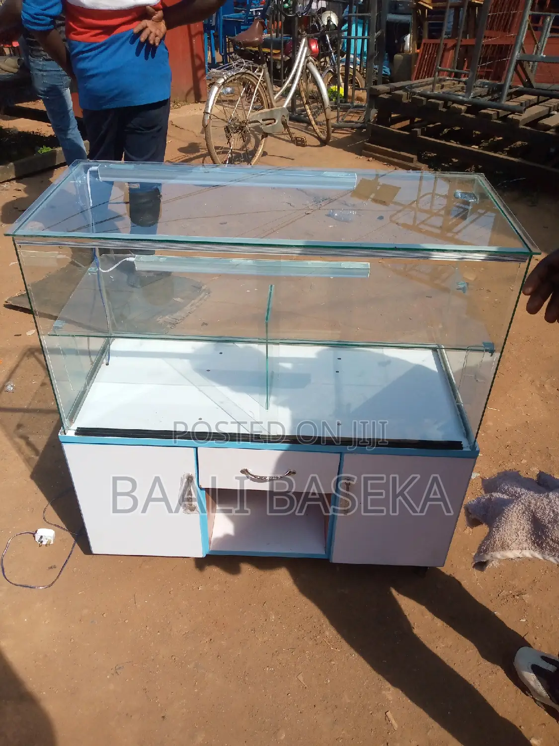 Counter Display/White Colour/3ft Distance