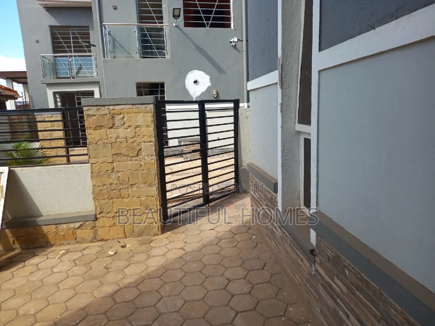 Furnished 4bdrm Duplex in Kira for sale