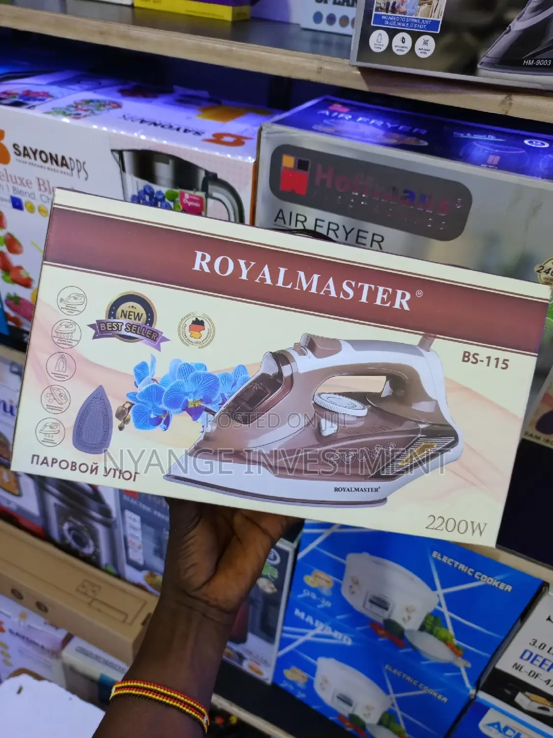Steam Iron. Flat Iron Royal Master BS-115 Steam Iron