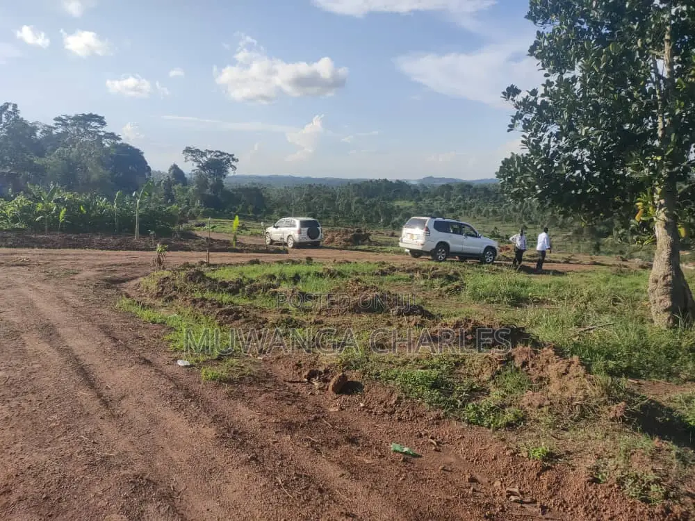 100by50ft Plot for Sale in Busukuma