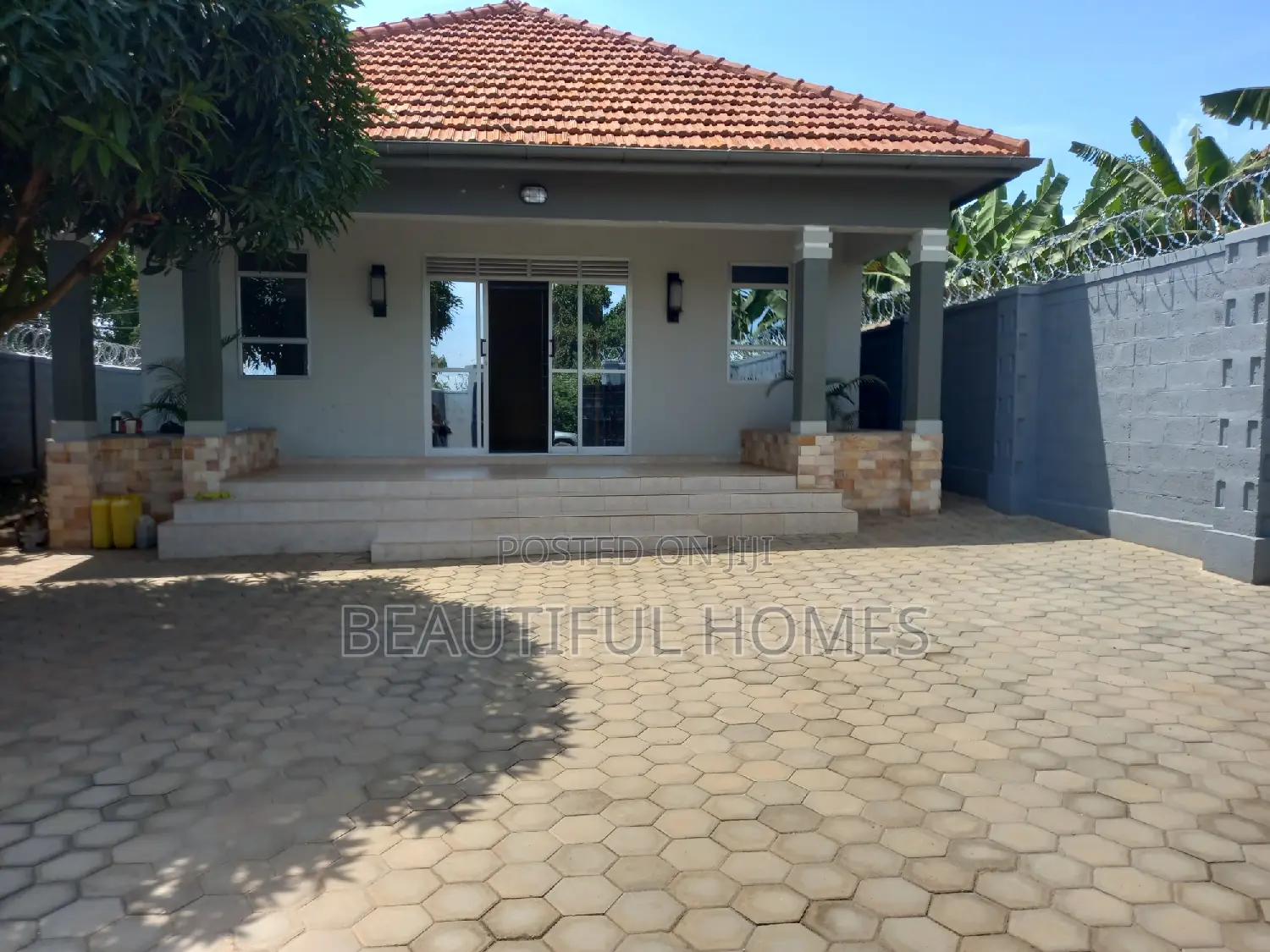 Furnished 4bdrm Bungalow in Kira for sale