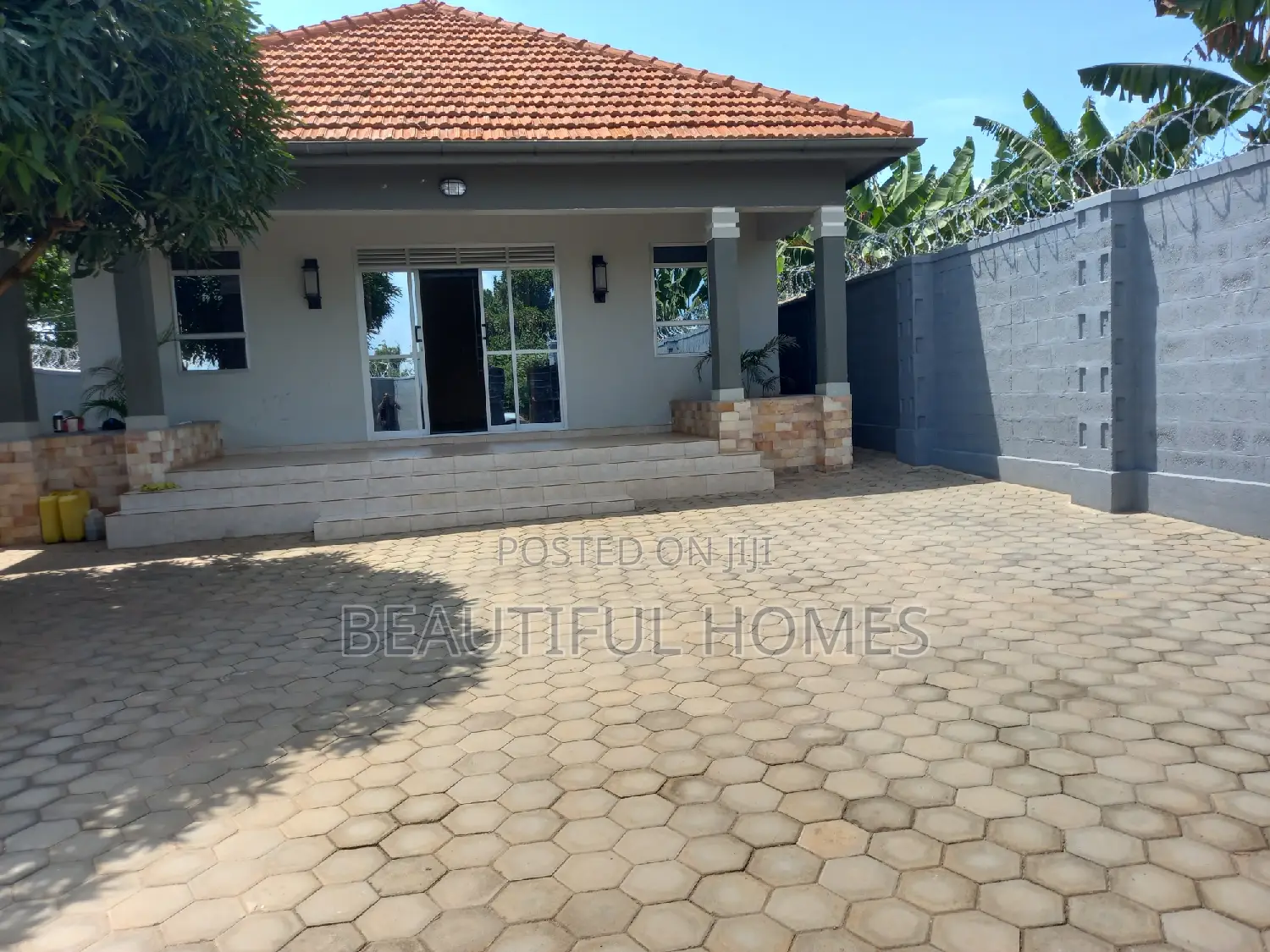 Furnished 4bdrm Bungalow in Kira for sale