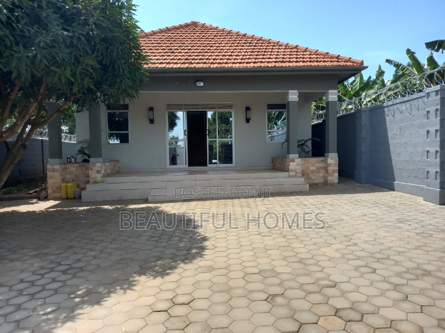 Furnished 4bdrm Bungalow in Kira for sale