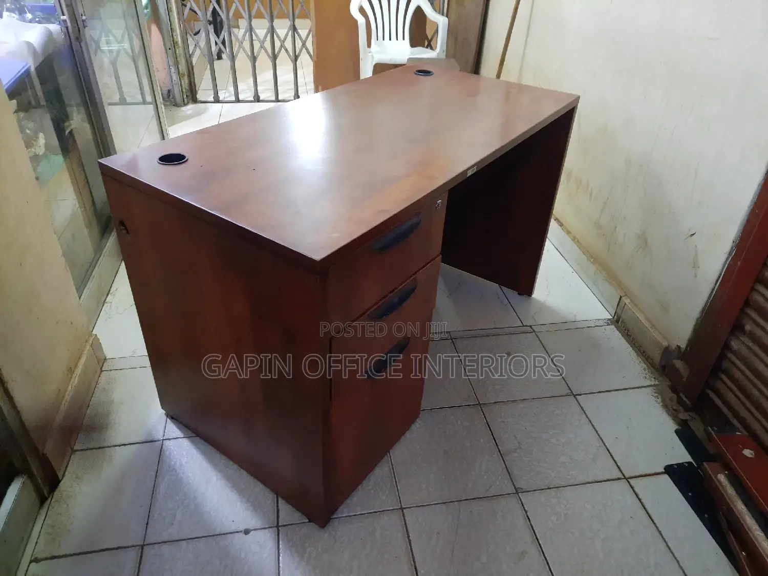 Imported Second Hand Office Table, Durable