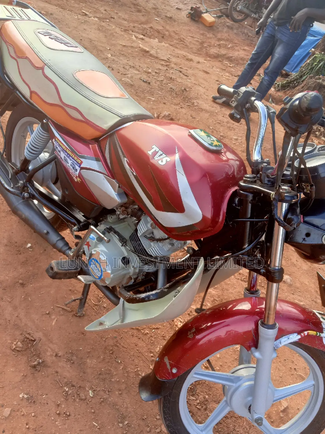 TVS HLX 125 2023 Red