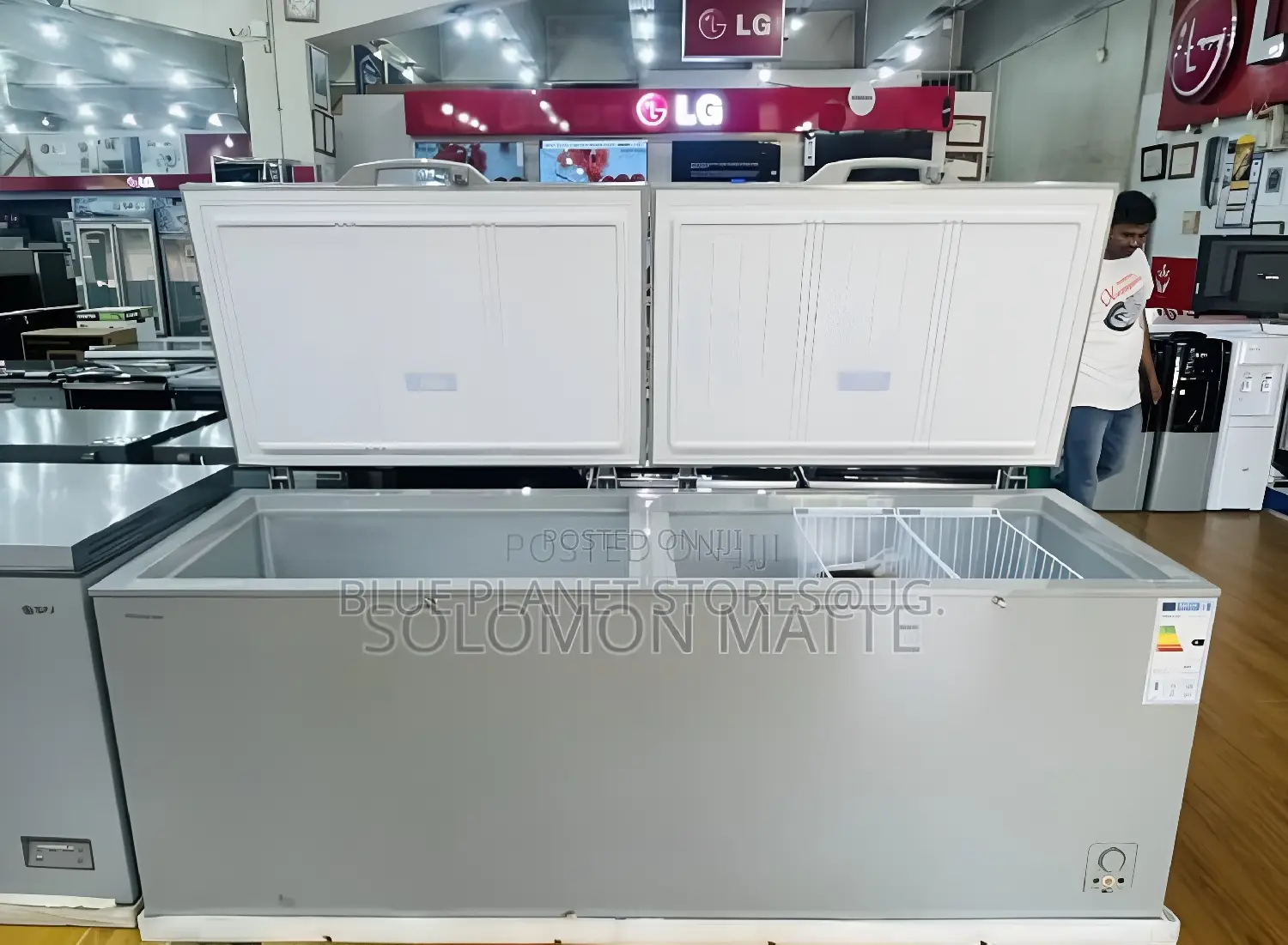 Hisense 940litres Double Door Chest/Deep Freezers \\ Grey.