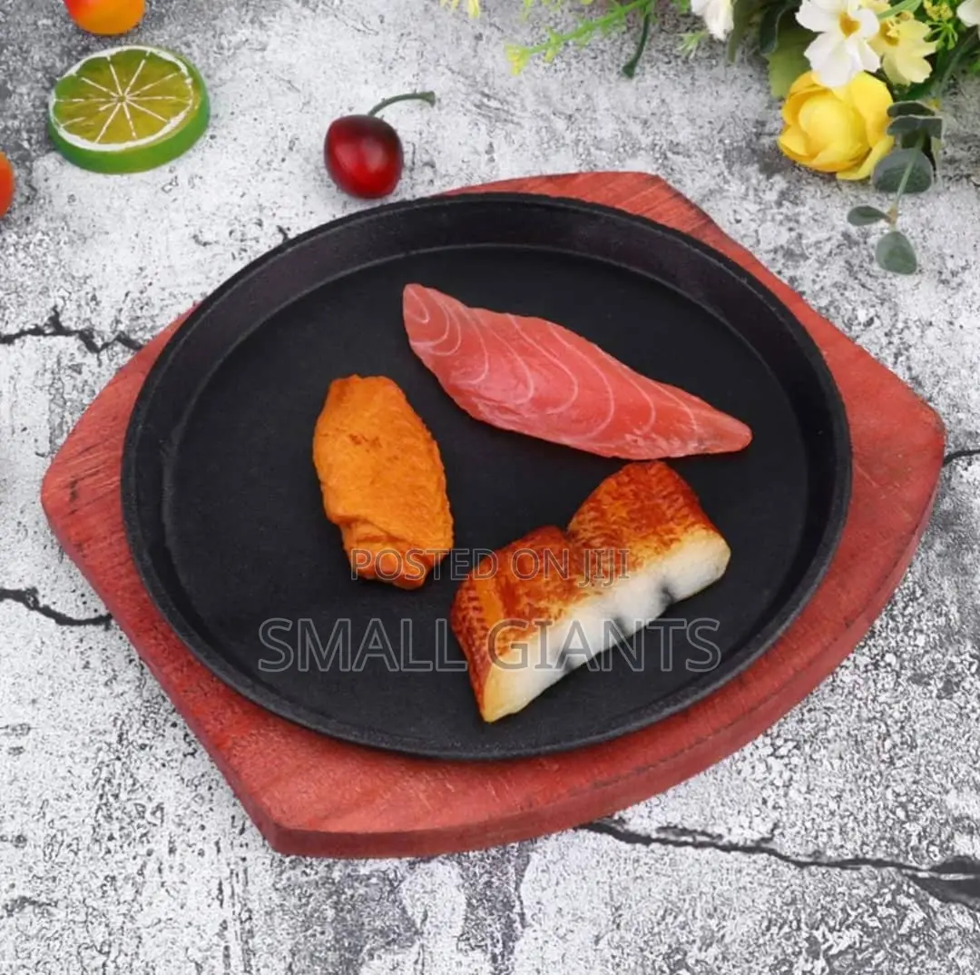 Kitchen Round Sizzling Plate With Wooden Base