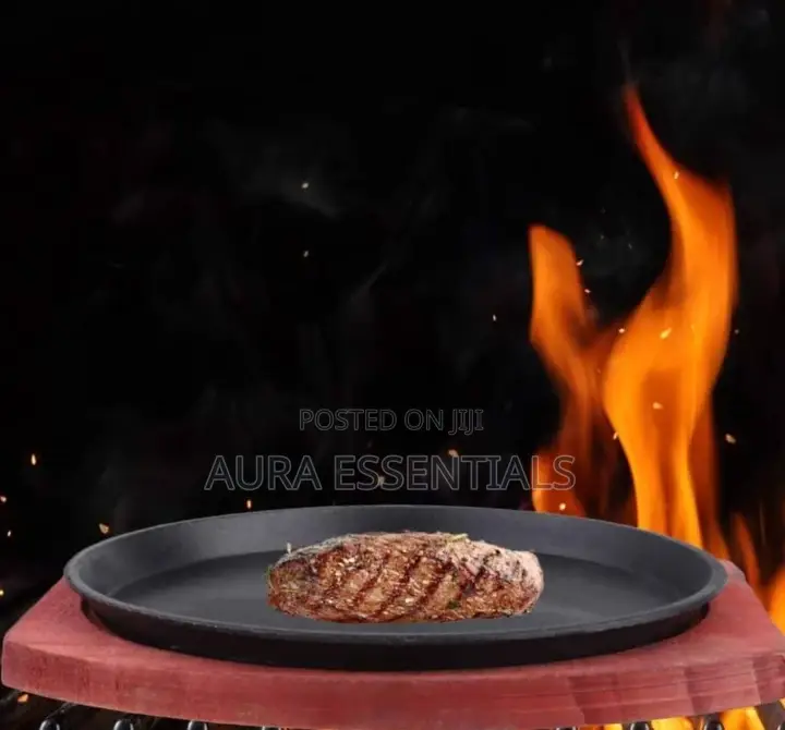 Kitchen Round Sizzling Plate With Wooden Base