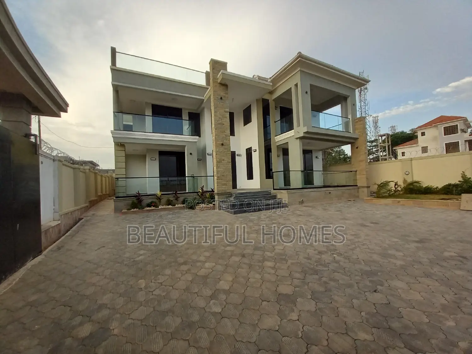 Furnished 7bdrm Mansion in Kyanja, Central Division for sale