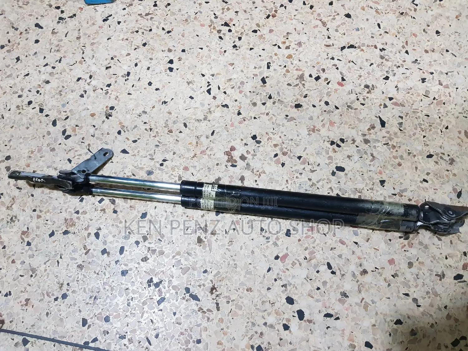 Boot Shock Absorbers for Toyota Nadia