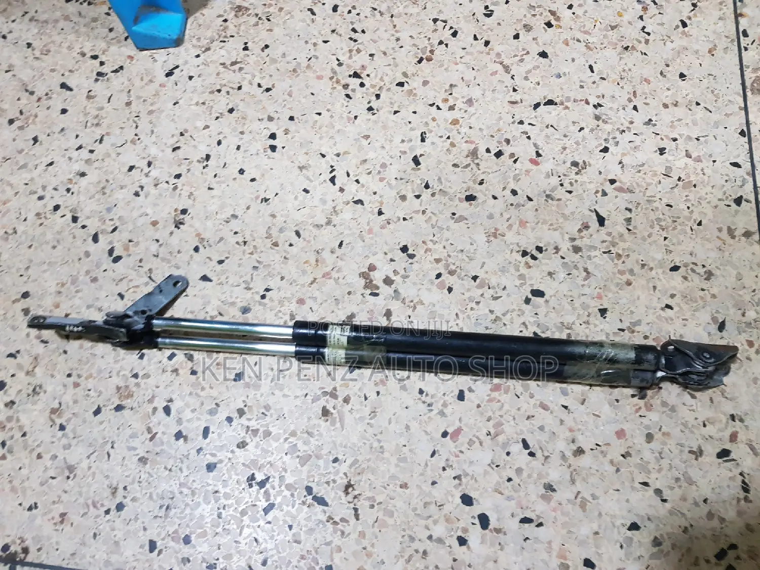 Boot Shock Absorbers for Toyota Nadia