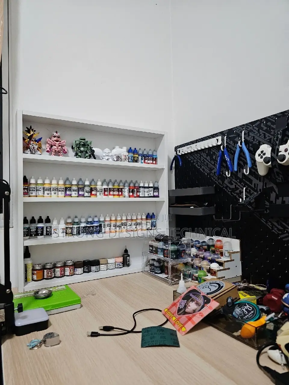 Manicure Nail Polish Shelves for Salons