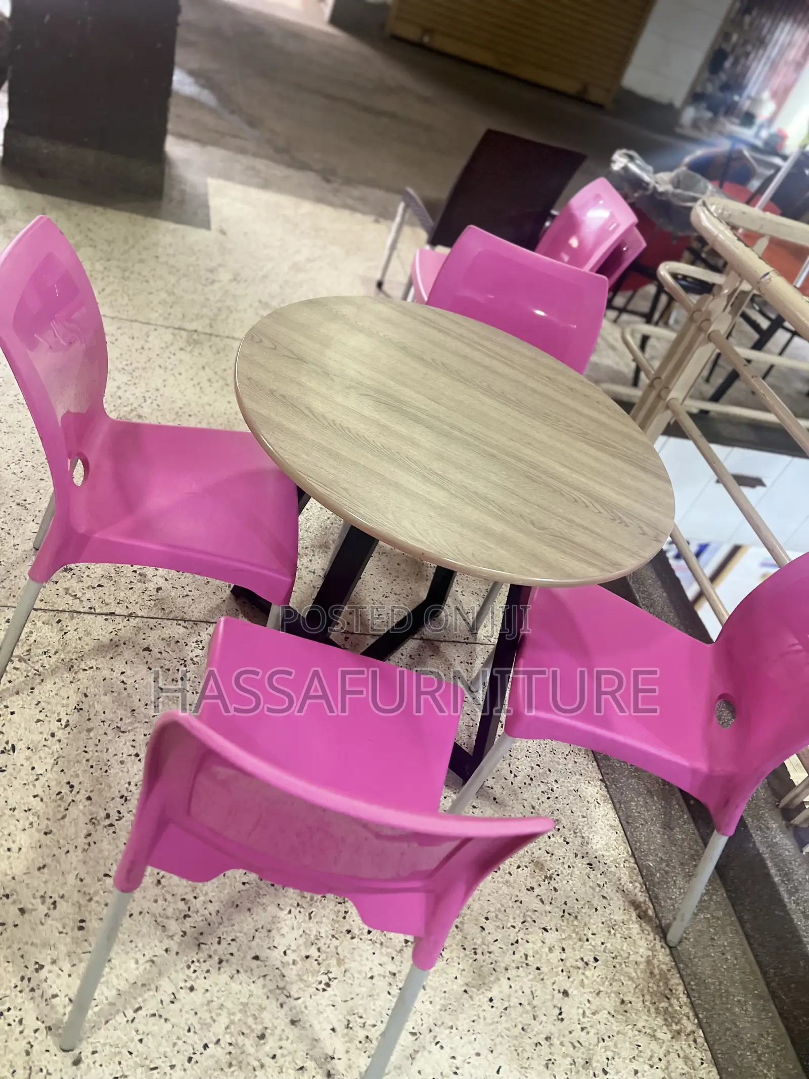 Kids Dining Table Round Shape