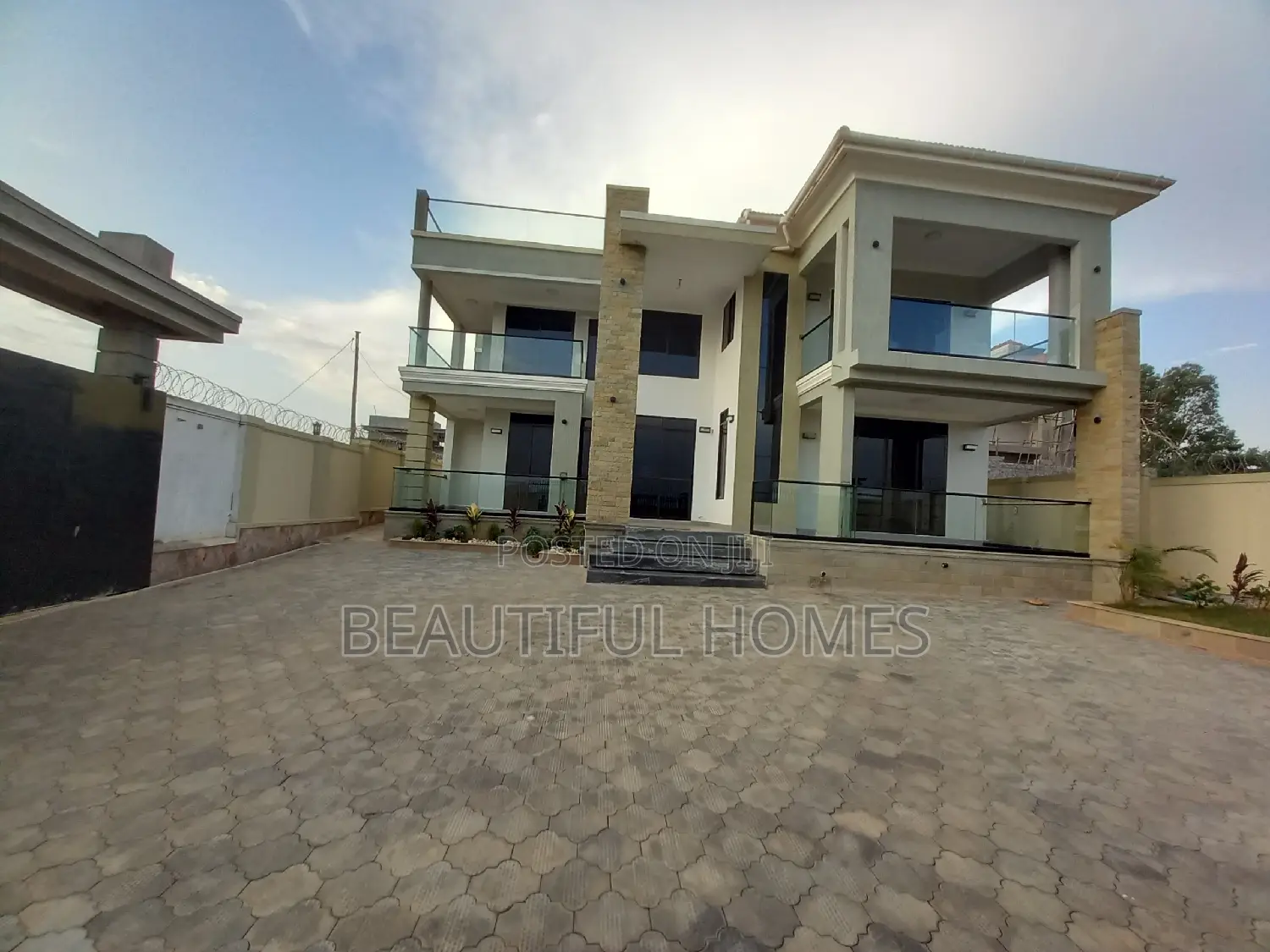 Furnished 7bdrm Duplex in Kyanja, Nakawa for sale