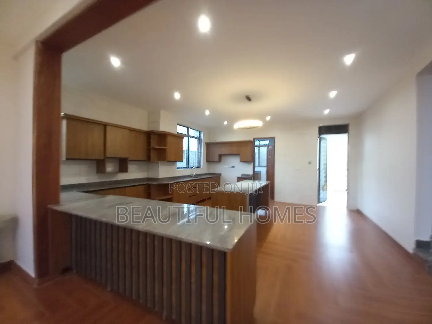 Furnished 7bdrm Duplex in Kyanja, Nakawa for sale