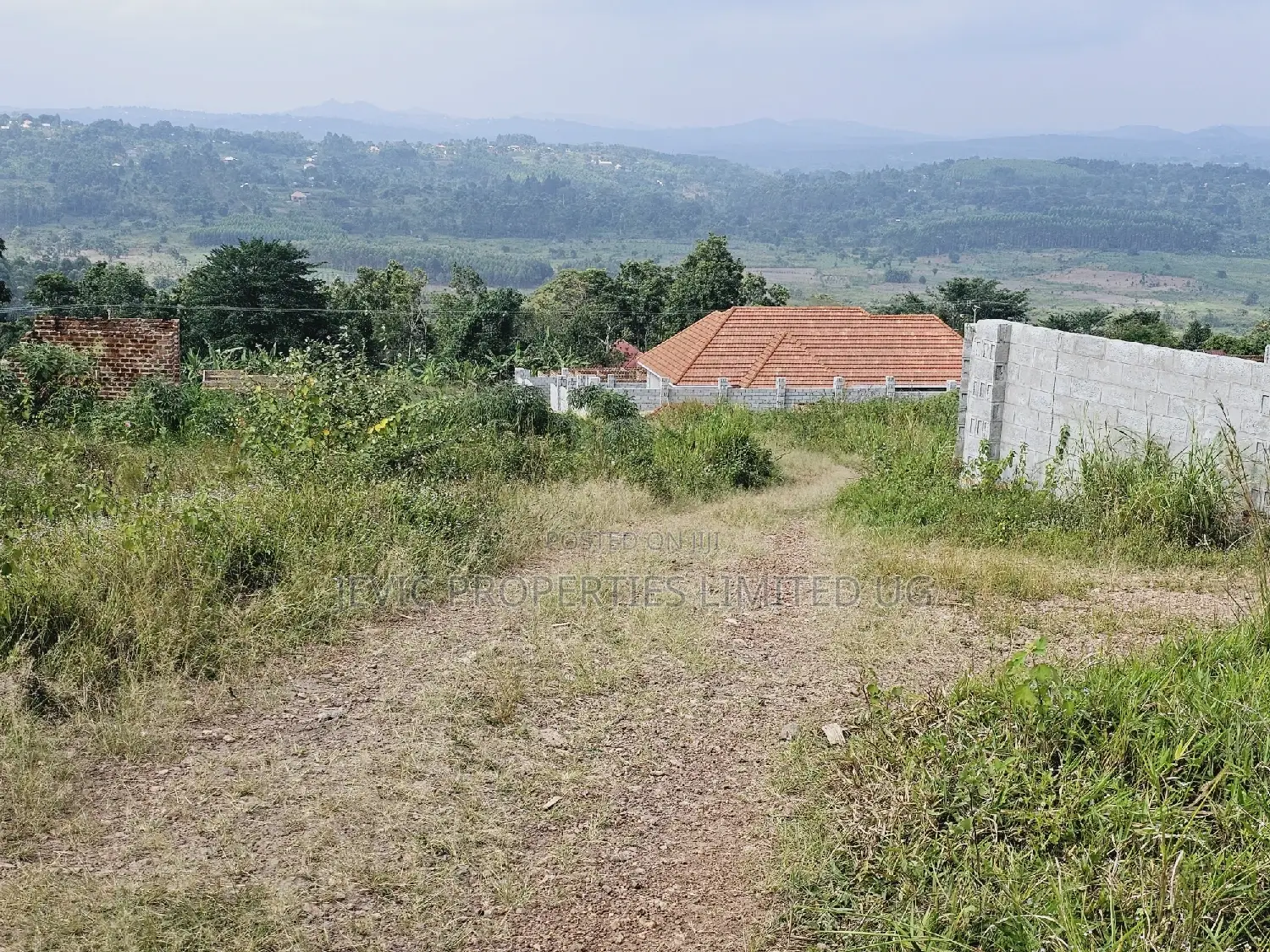 Quick Sale , Land at Kakiri Kikugi 2km Off Tarmac Police
