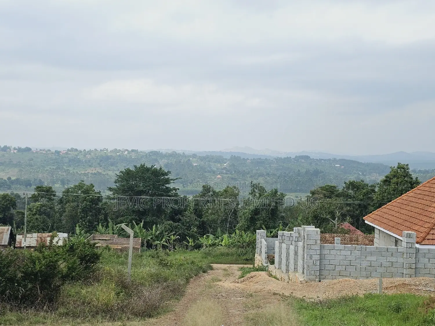 Quick Sale , Land at Kakiri Kikugi 2km Off Tarmac Police