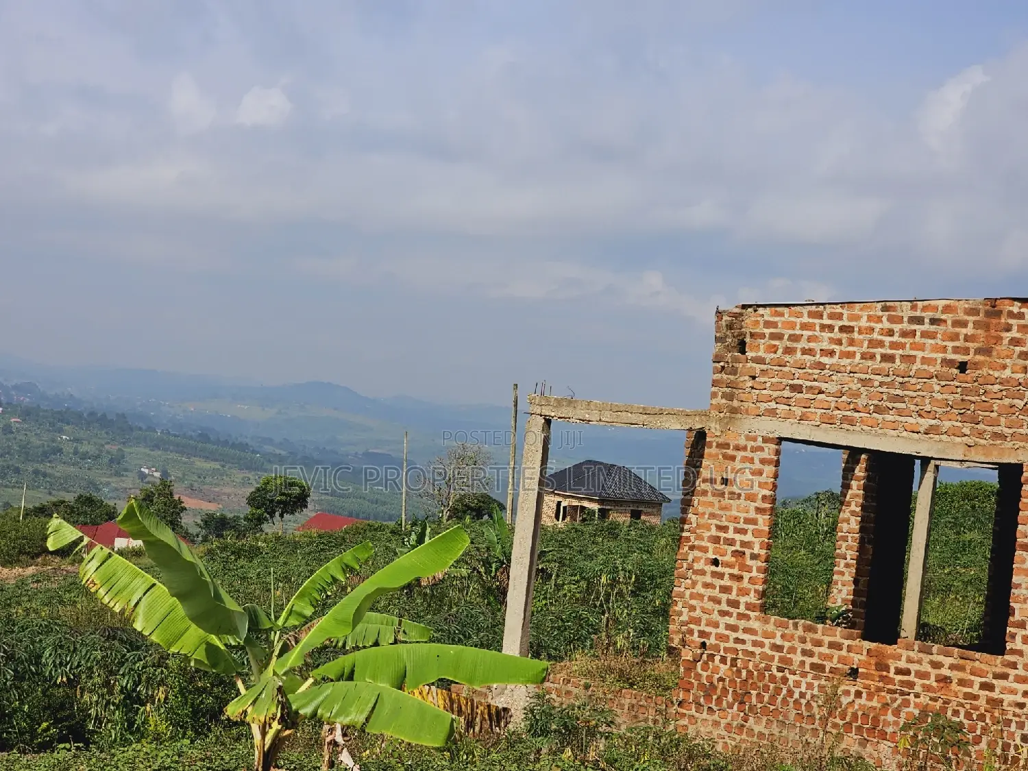 Am Selling This Land at - Wakiso Kakiri -Hoima Rd Urgently