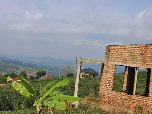 Am Selling This Land at - Wakiso Kakiri -Hoima Rd Urgently