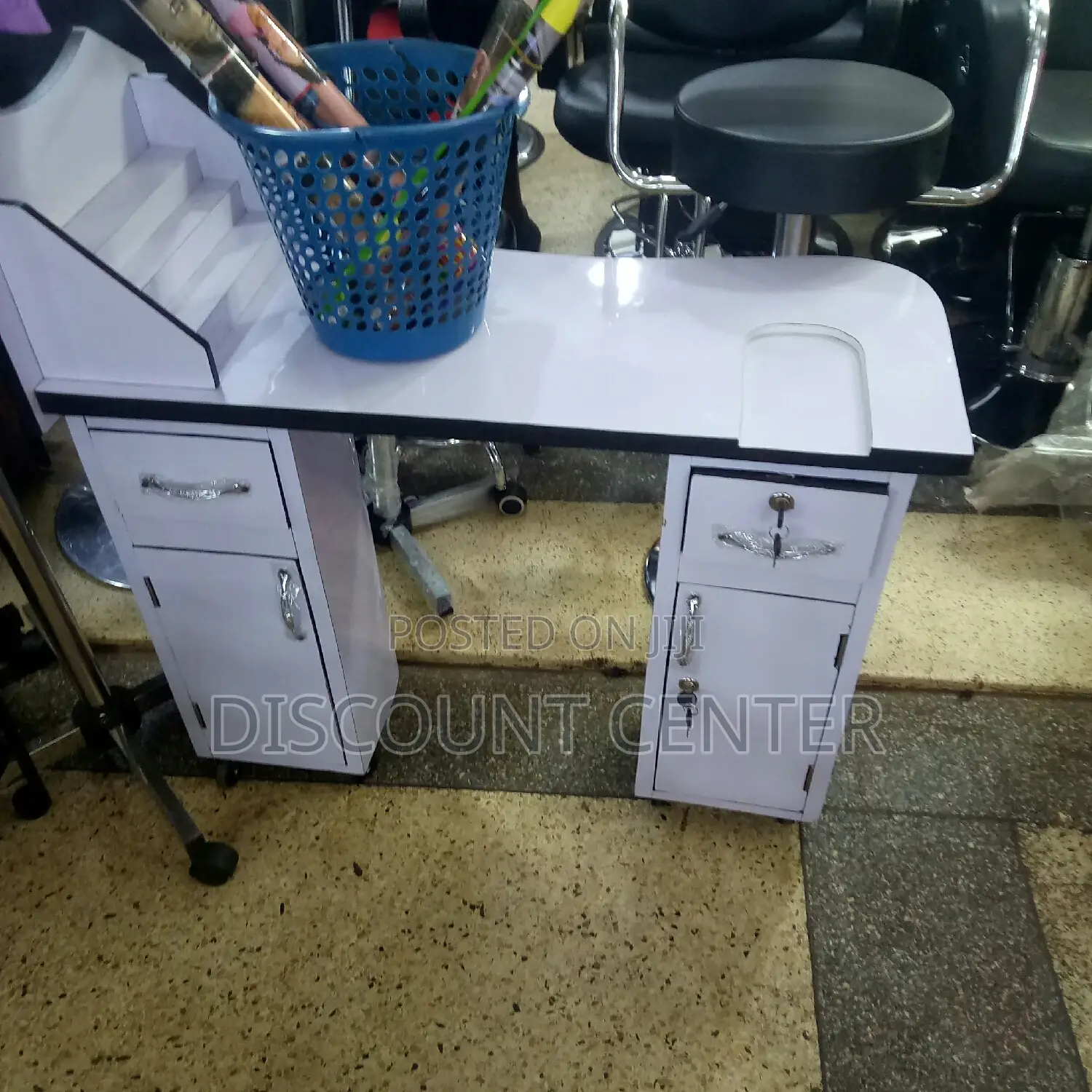 Finger Nail Making Counter