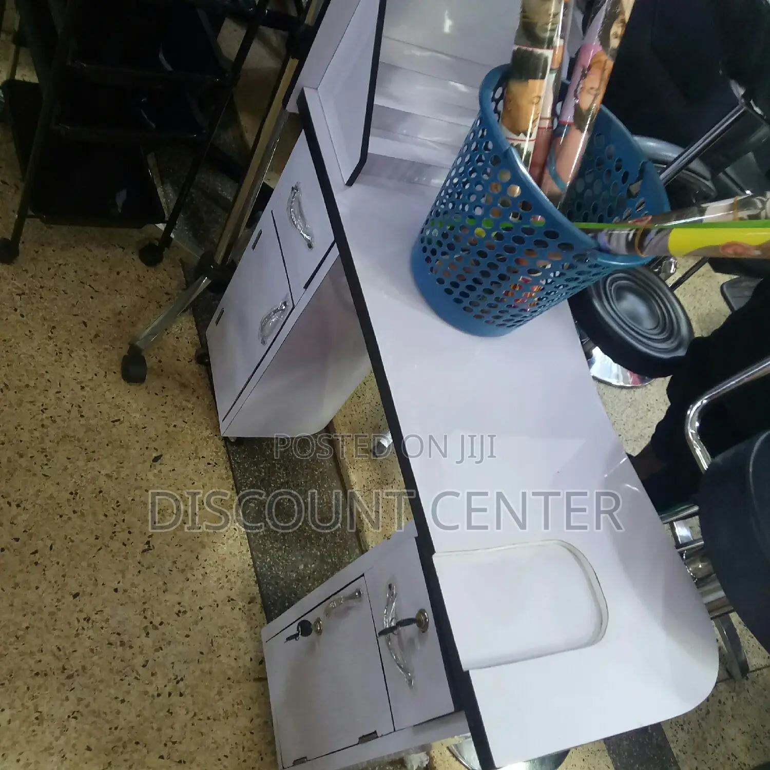 Finger Nail Making Counter