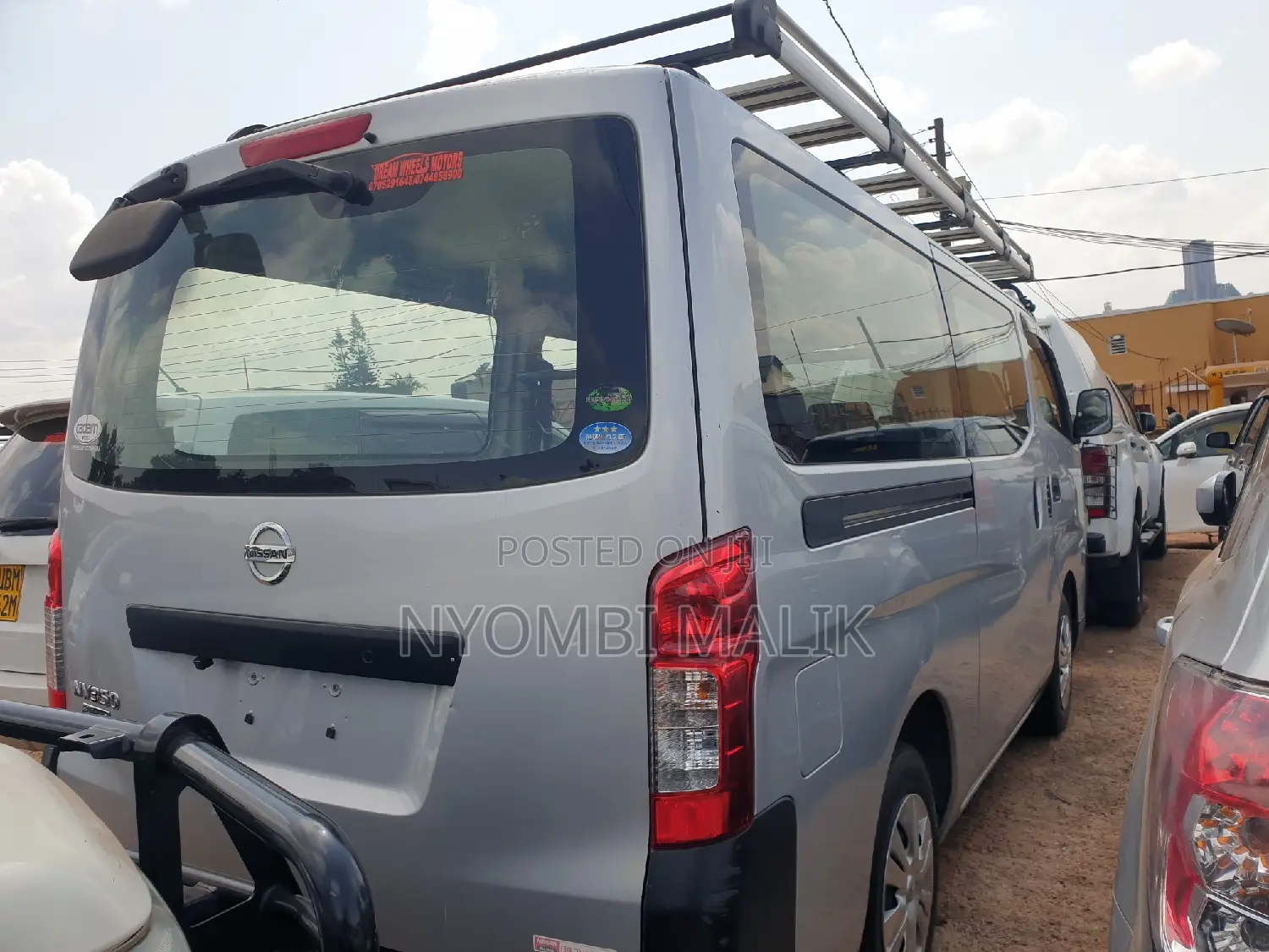 Nissan Caravan (Urvan) 2014 Silver