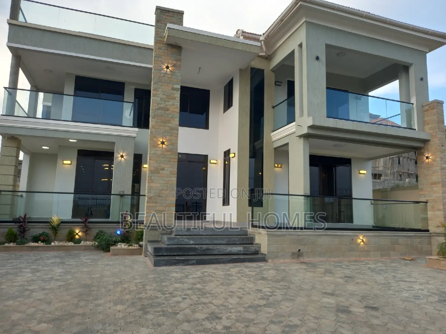 Furnished 7bdrm Duplex in Kyanja, Central Division for sale