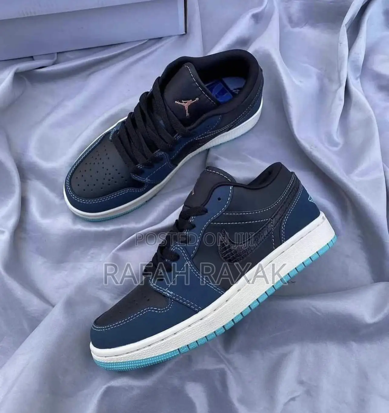 Original Nike Air Jordan 1 Low SE Dark Obsidian Sneaker
