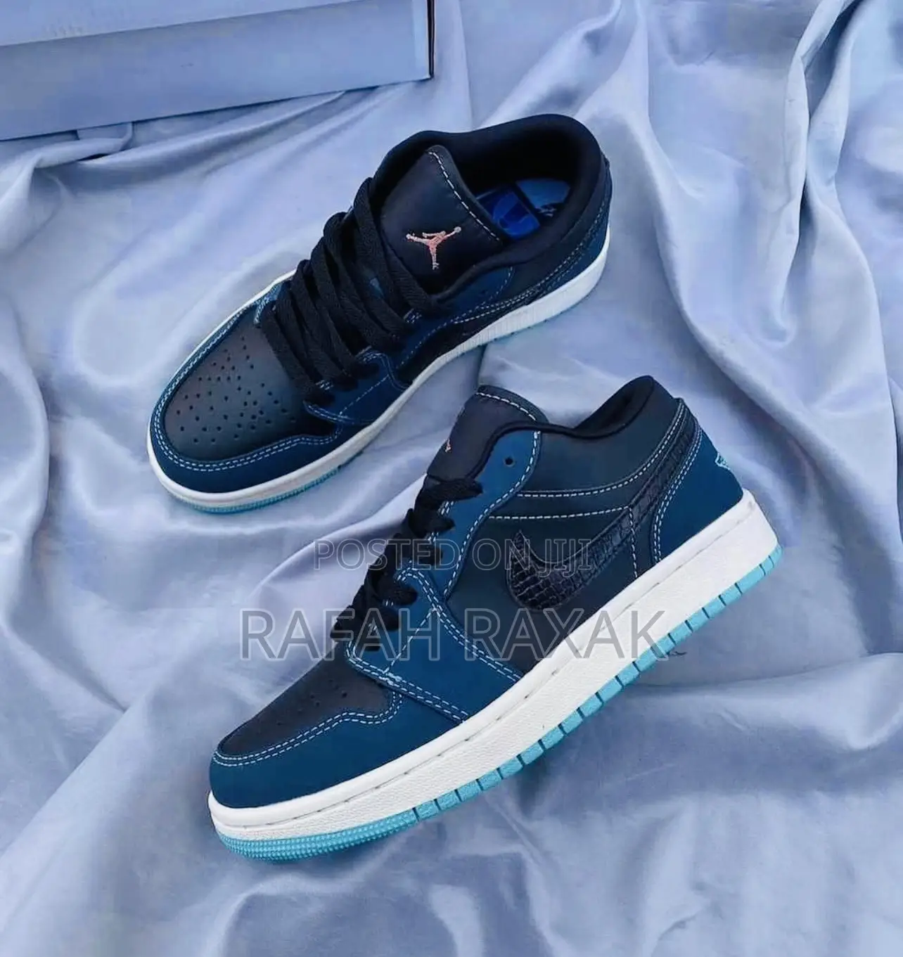Original Nike Air Jordan 1 Low SE Dark Obsidian Sneaker