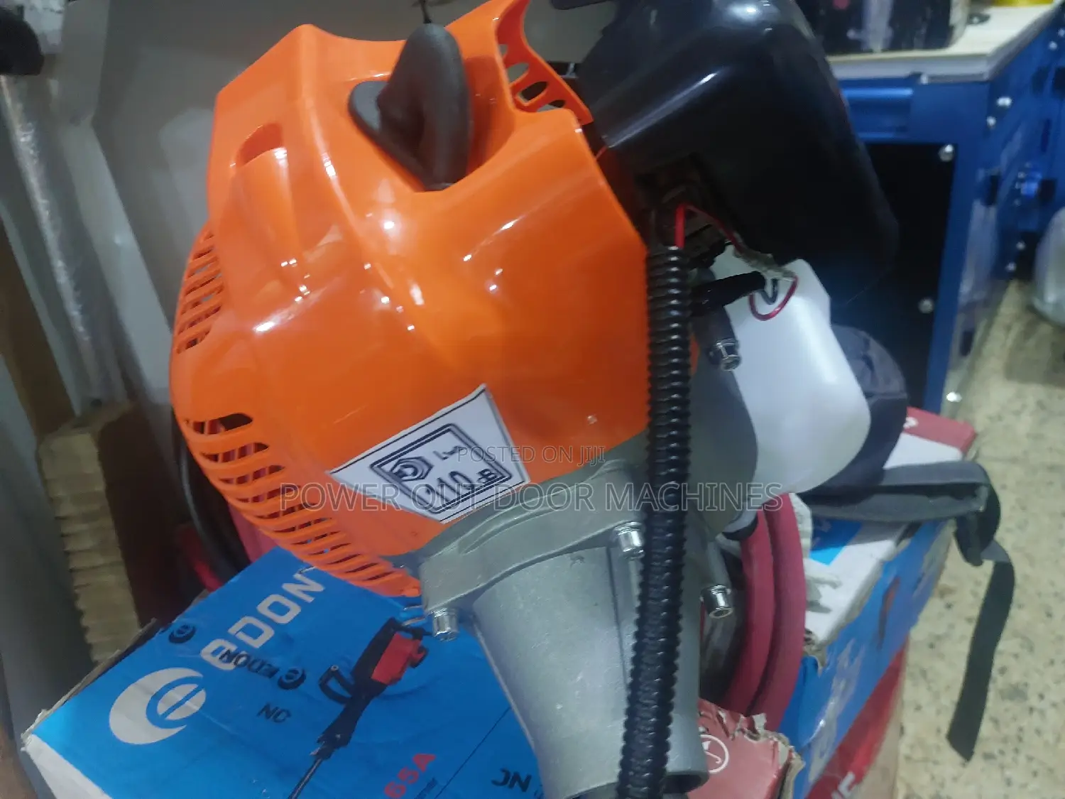 Mitsubish 520 Brush Cutter / Grass Cutter / Lawn Mower