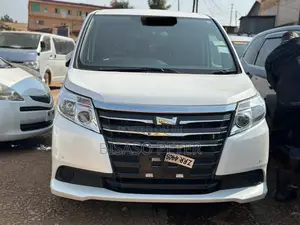 Toyota Noah 2.0 AWD (8 Seater) 2015 White