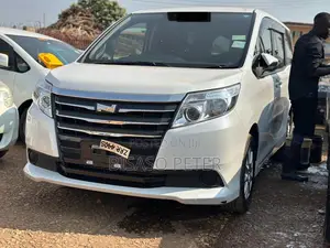 Toyota Noah 2.0 AWD (8 Seater) 2015 White